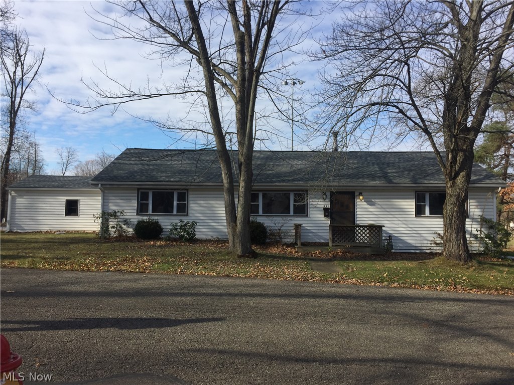 3 bedroom, 1 bathroom ranch with finished basement! Looking for savvy investor or owner to remodel! Large yard. Great location near park! Perry Schools!