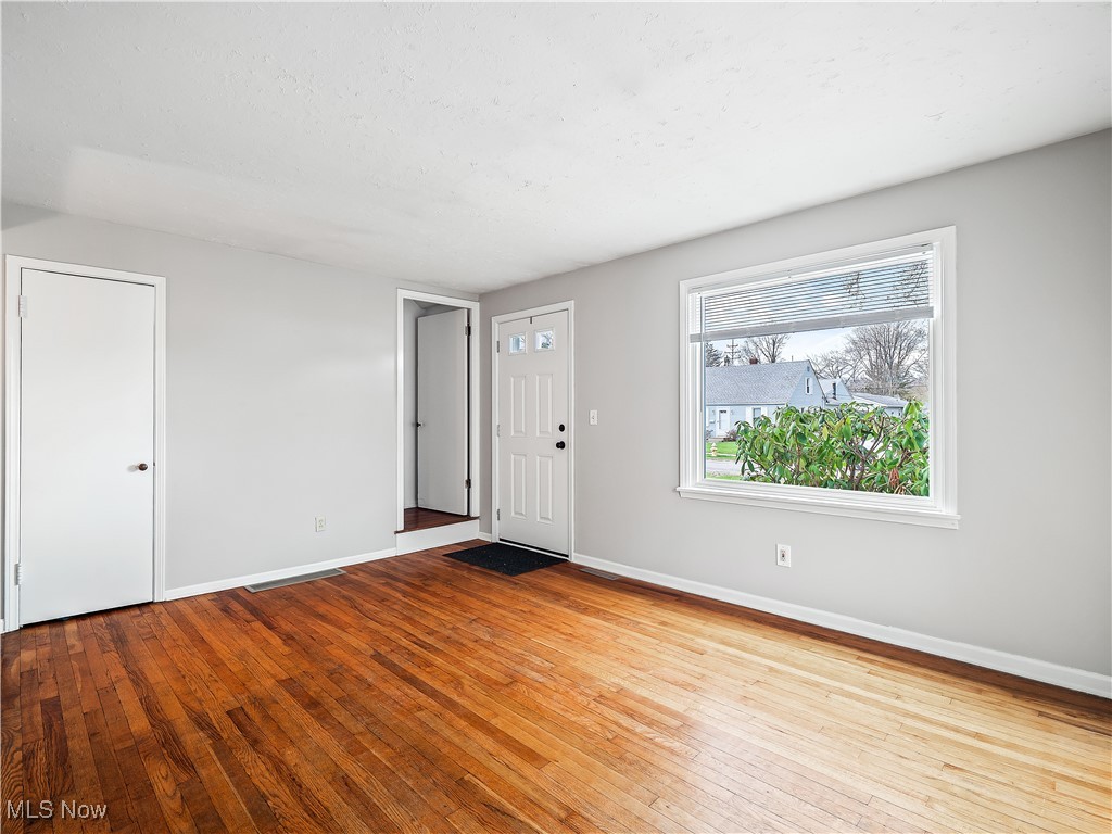 147 Englewood Drive, Avon Lake, Ohio image 7