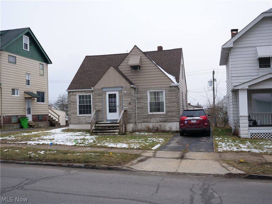 Attention investors! This house is a cash flow machine. Email agent for rent roll & video tour along with complete investment analysis, drone footage of the roof & surrounding neighborhood as well as information on the mechanical systems of the building. Do not disturb the tenants. Professional property management available. Local & out of state investors welcome!