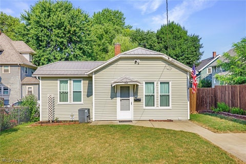 Homes For Sale - 909 Brown Avenue<br/> Canton, OH 44703