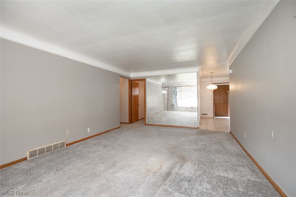 Photo of 5531 Briarcliff Drive, Garfield Heights, OH 44125 (MLS # 5198040)