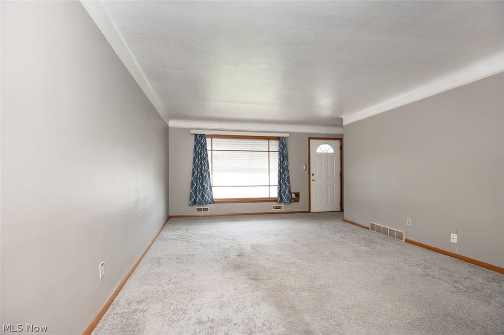 Photo of 5531 Briarcliff Drive, Garfield Heights, OH 44125 (MLS # 5198040)