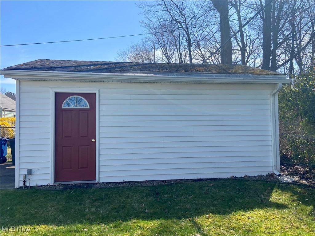 14705 Grapeland Avenue, Cleveland, Ohio image 38