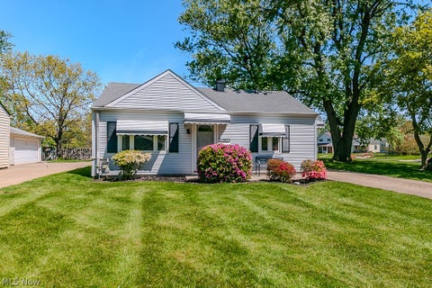 Homes For Sale - 9017 Woodridge Lane<br/> Mentor, OH 44060