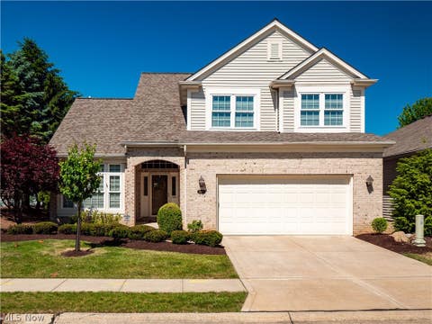 Homes For Sale - 15346 Chestnut Oak Lane<br/> Strongsville, OH 44149