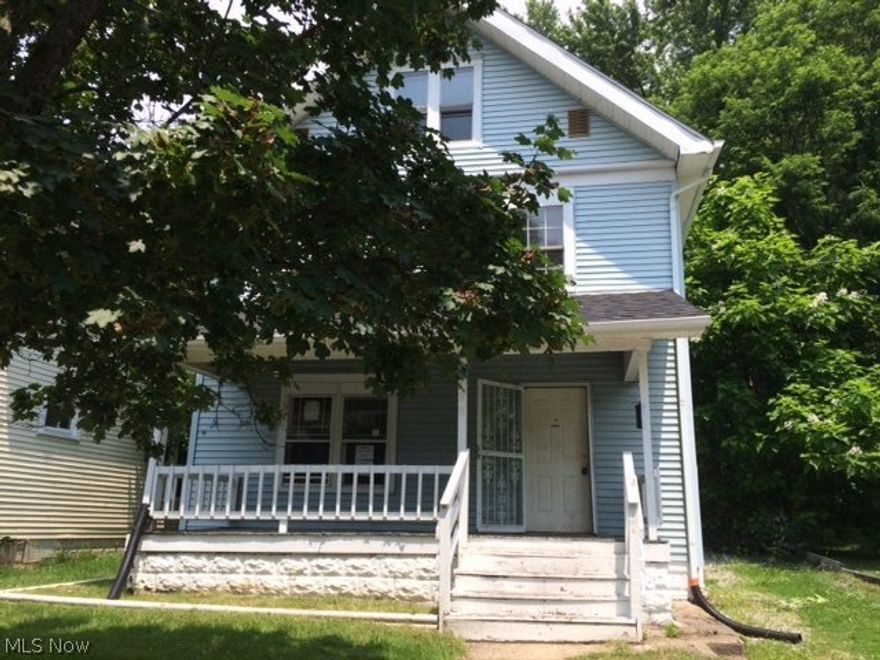 Darling 3-4 bedroom, 2 story, spacious home, full basement, vinyl siding and more