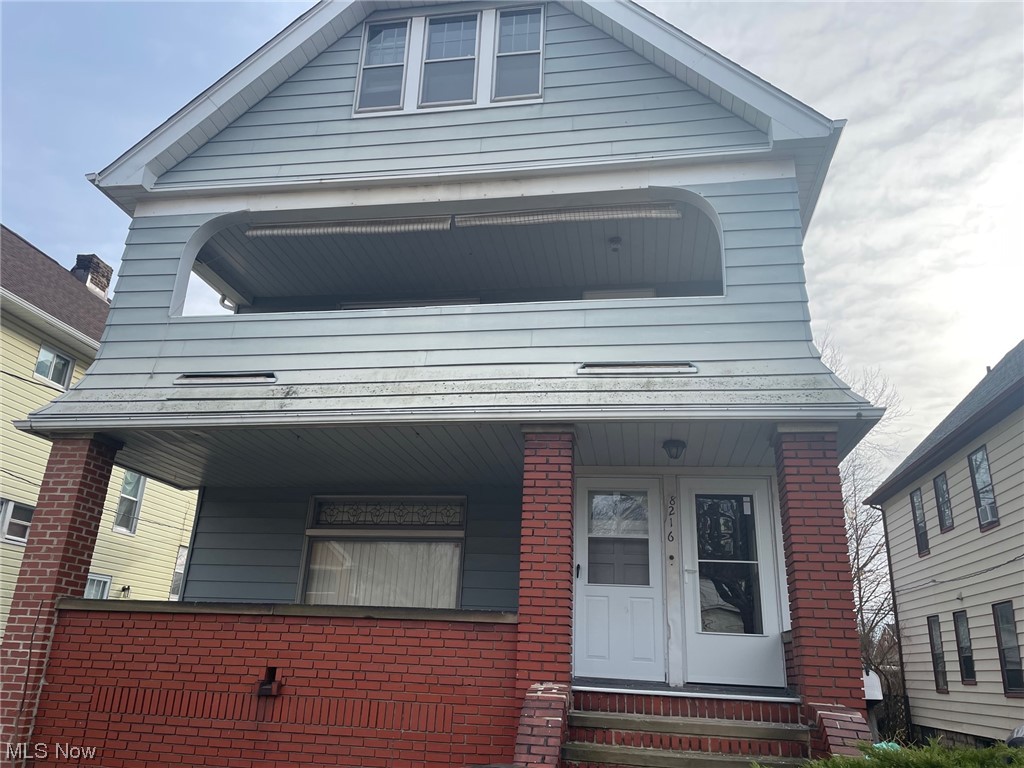 Spacious two bedroom, one bath of the upstairs of a duplex located in a neighborhood between Warner Road and Turney Road. Hardwood floors throughout the living and dining room. Many updates were done in Dec 2022! Updated kitchen, bathroom, flooring, carpets, and freshly painted. New furnace and hot water tank installed in Dec 2022. Owner pays water and sewer.