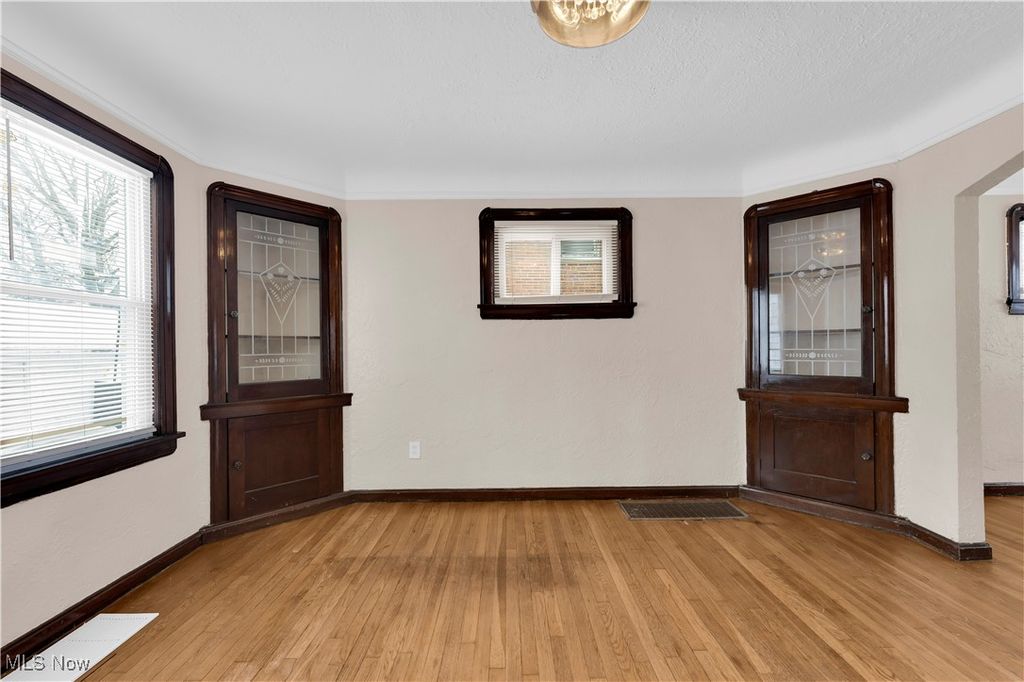 Photo of 15602 Walden Avenue, Cleveland, OH 44128 (MLS # 5184429)