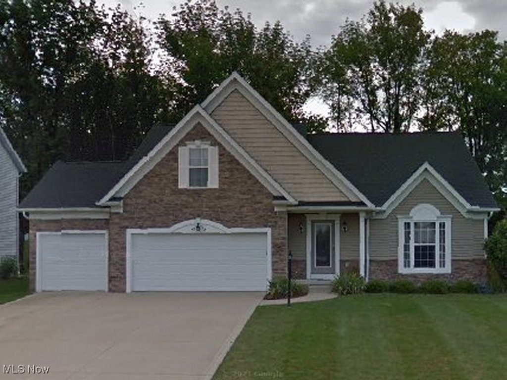 2035 Glenmont Drive, Brunswick, Ohio image 1