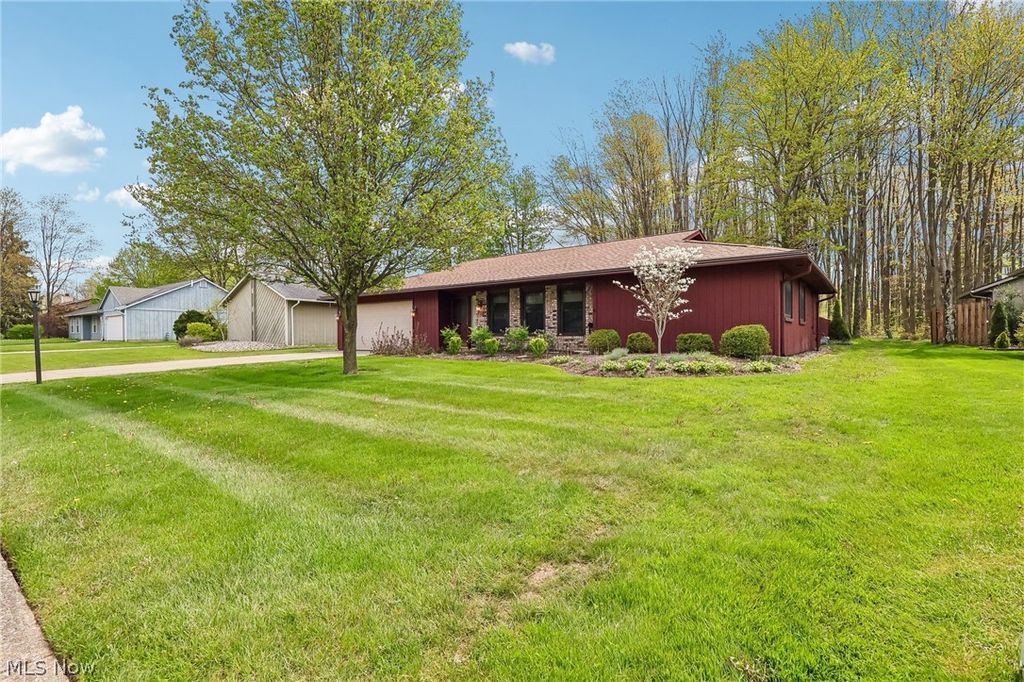 Photo of 14747 Hartford Trail, Strongsville, OH 44136 (MLS # 5202921)