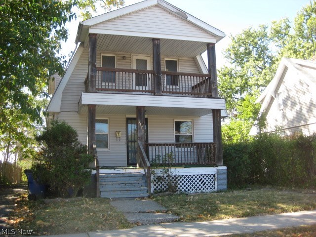 Large 5 bedroom 1 1/2 bath vinyl clad colonial. First floor has 2 bedrooms a half bath, living room, dining and kitchen. The second floor has 3 bedrooms, and a full bath. The upstairs master bedroom is very large. Full basement. Private back yard. Per the seller, this property is being marketed and sold to cash buyers with NO inspection contingency.