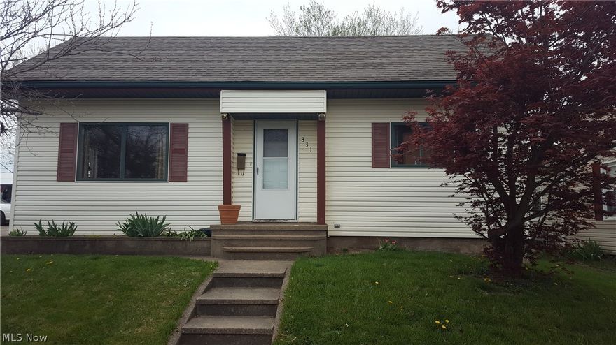Come check out this comfortable 2 bedroom with potential 3rd bedroom with main floor laundry. Spacious rooms with new carpet. Master bedroom has large oversized closet. Easy attic access that could be used for extra storage. Call today to view this excellent house!