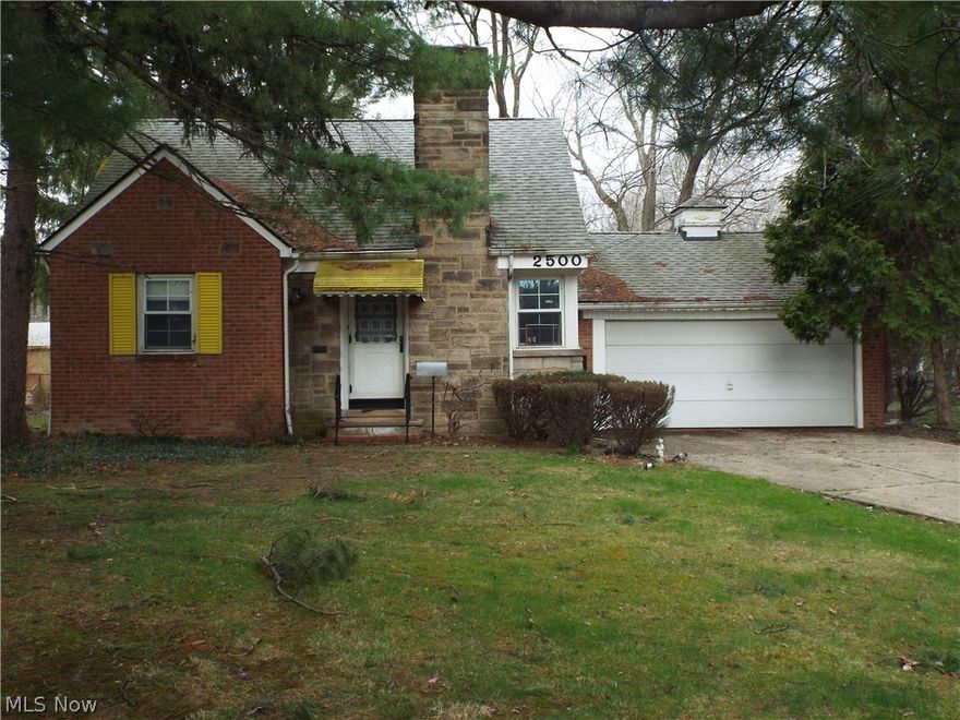 Great opportunity to fix up this brick 3 bedroom home on over two acres. Newer windows, hardwood floors under carpet.  Amazing lot!
This is an estate property and being sold "as-is".