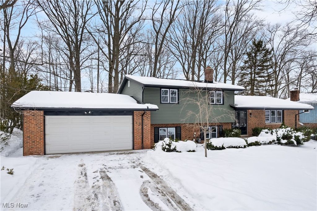 Photo of 6701 Westview Drive, Brecksville, OH 44141 (MLS # 5183991)