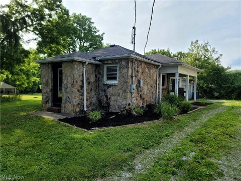 Photo of 220 Robert Drive, Kent, OH 44240 (MLS # 5252871)