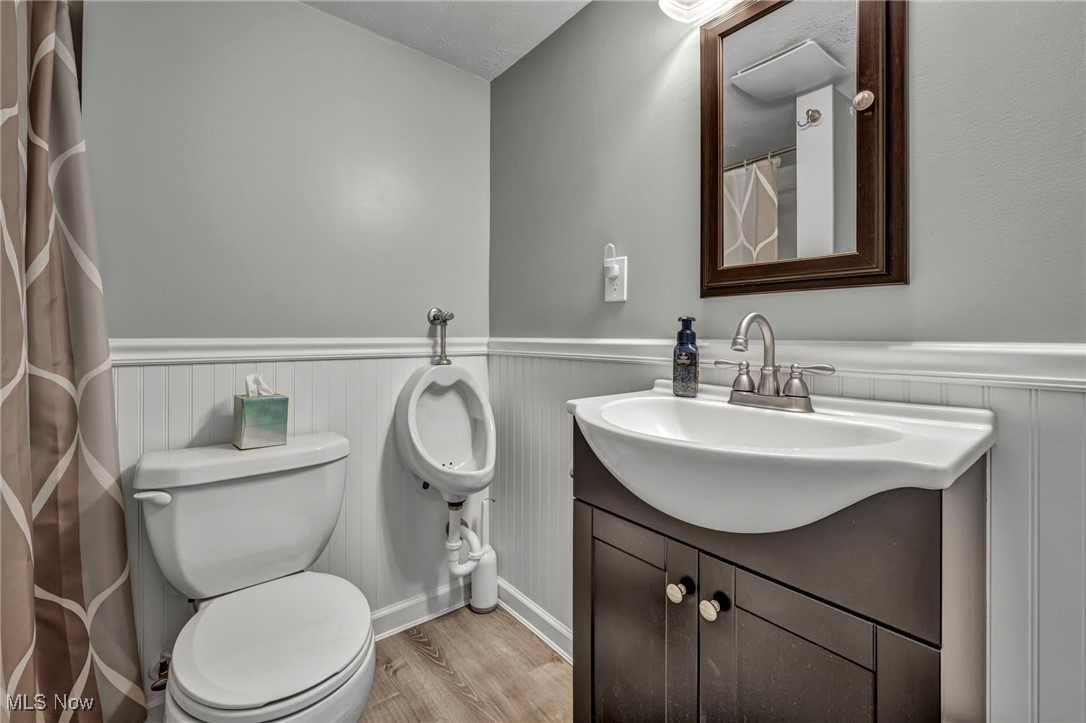 23904 Amesbury Drive, North Olmsted, Ohio image 21