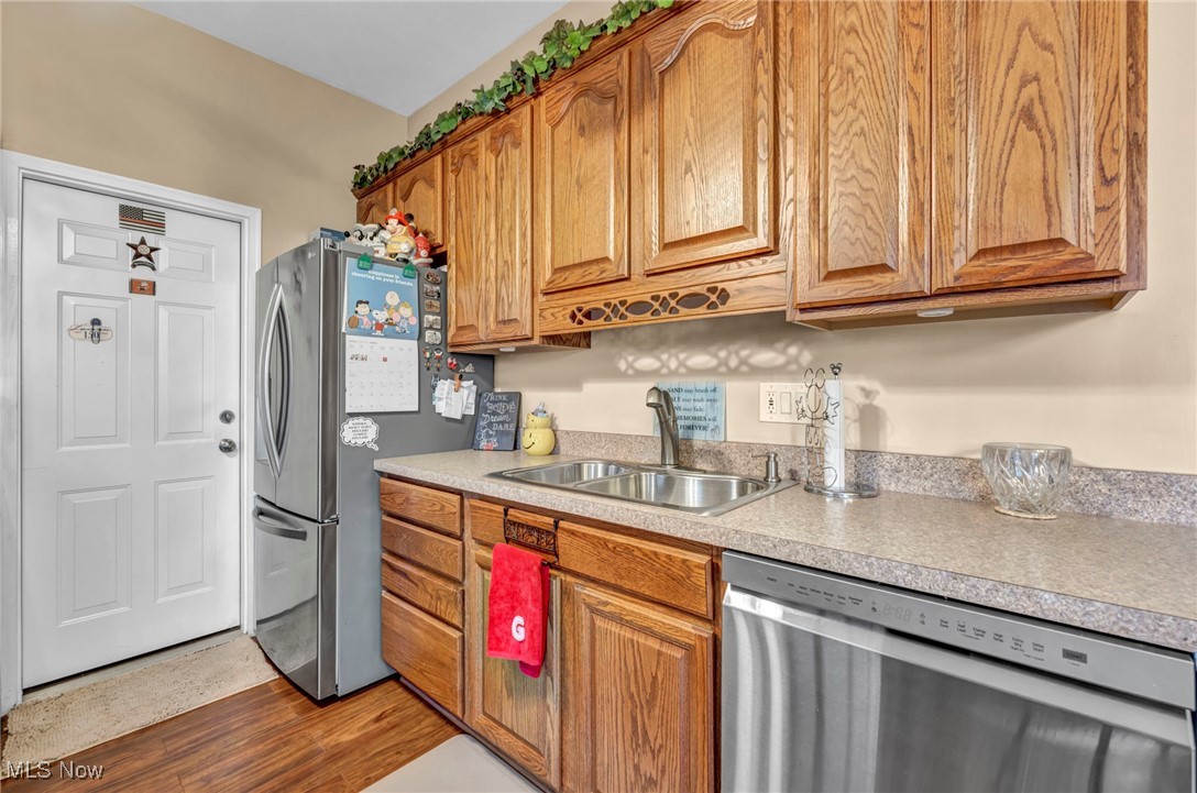23904 Amesbury Drive, North Olmsted, Ohio image 9