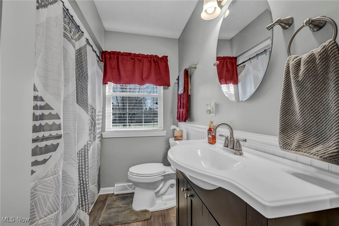 23904 Amesbury Drive, North Olmsted, Ohio image 30