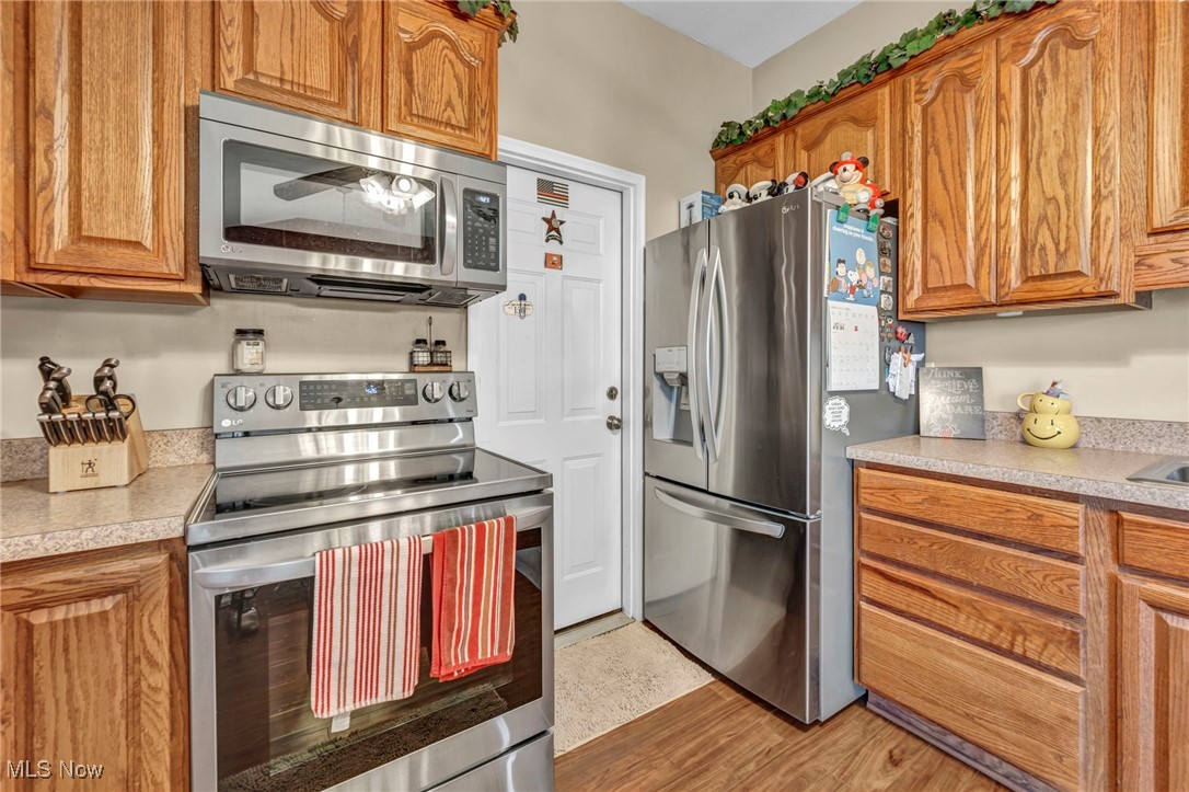 23904 Amesbury Drive, North Olmsted, Ohio image 12