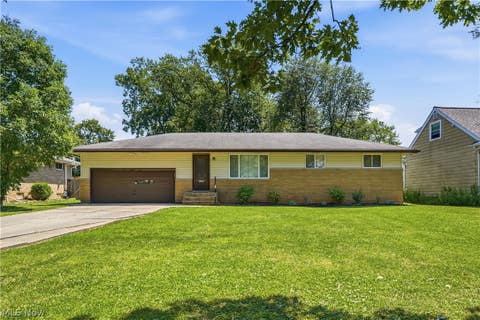 Homes For Sale - 8985 Big Creek Parkway<br/> Strongsville, OH 44149