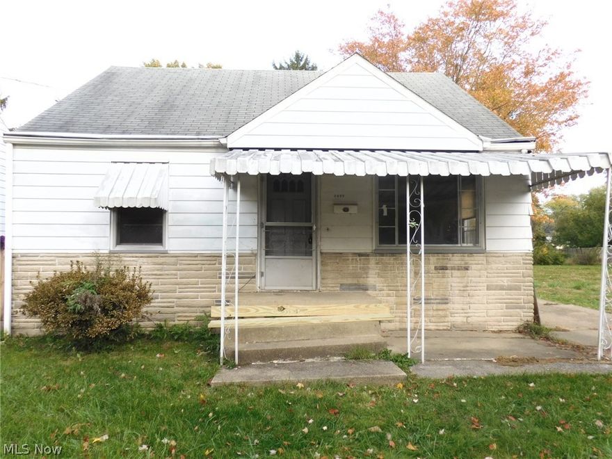 This 3 Bedroom/1 Bath house is located in Youngstown.  Living room, kitchen, full basement with washer and dryer connections and there is a detached garage.  Monthly rent is $600.00 plus all utilities.  Full deposit and first months rent is required.  No smoking and no pets permitted.