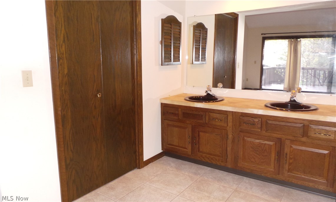 Ledgewood Condo - Residential