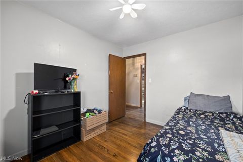 Tiny photo for 27261 Nantucket Drive, North Olmsted, OH 44070 (MLS # 5188866)