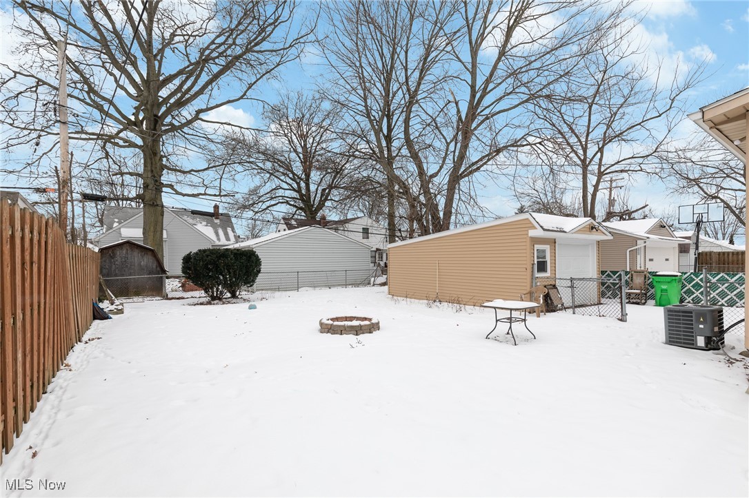 452 E 327th Street, Willowick, Ohio image 22