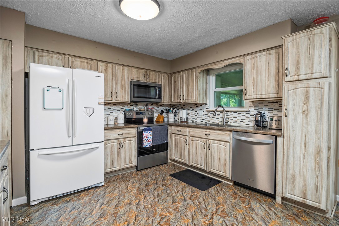 102 Potomac Drive, Elyria, Ohio image 6