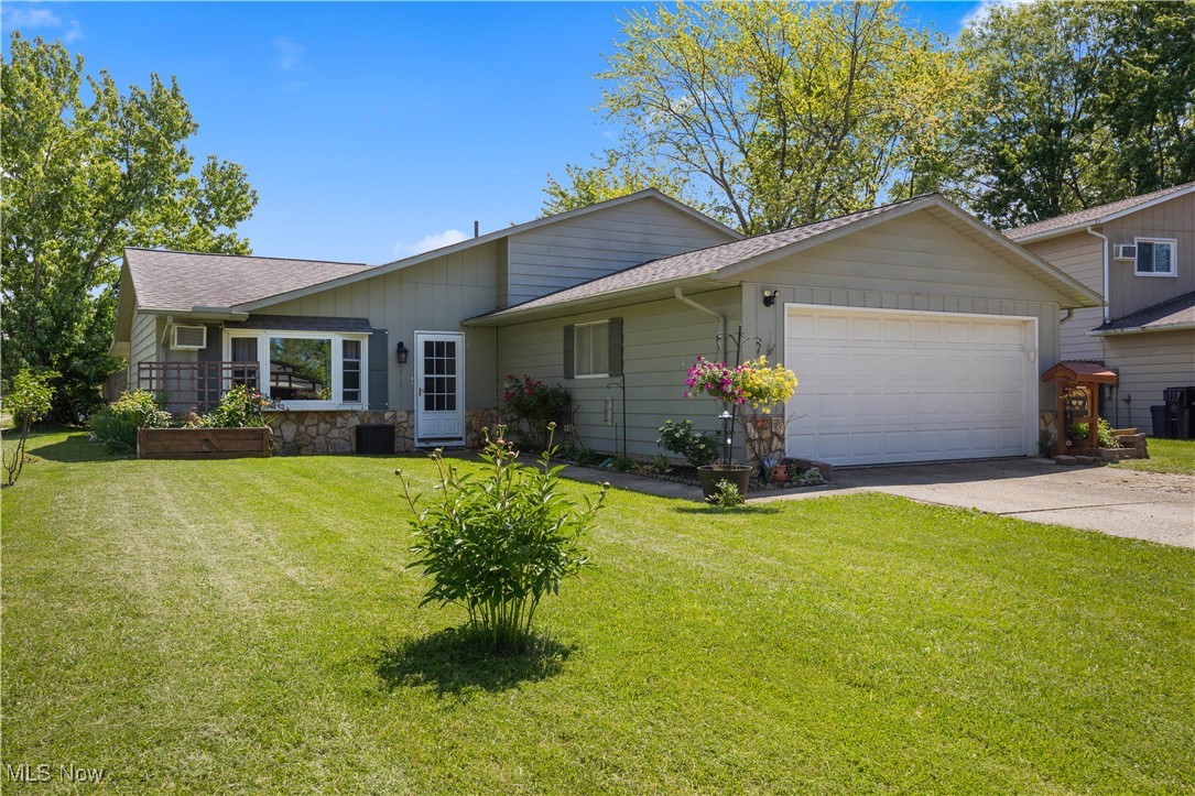 102 Potomac Drive, Elyria, Ohio image 1