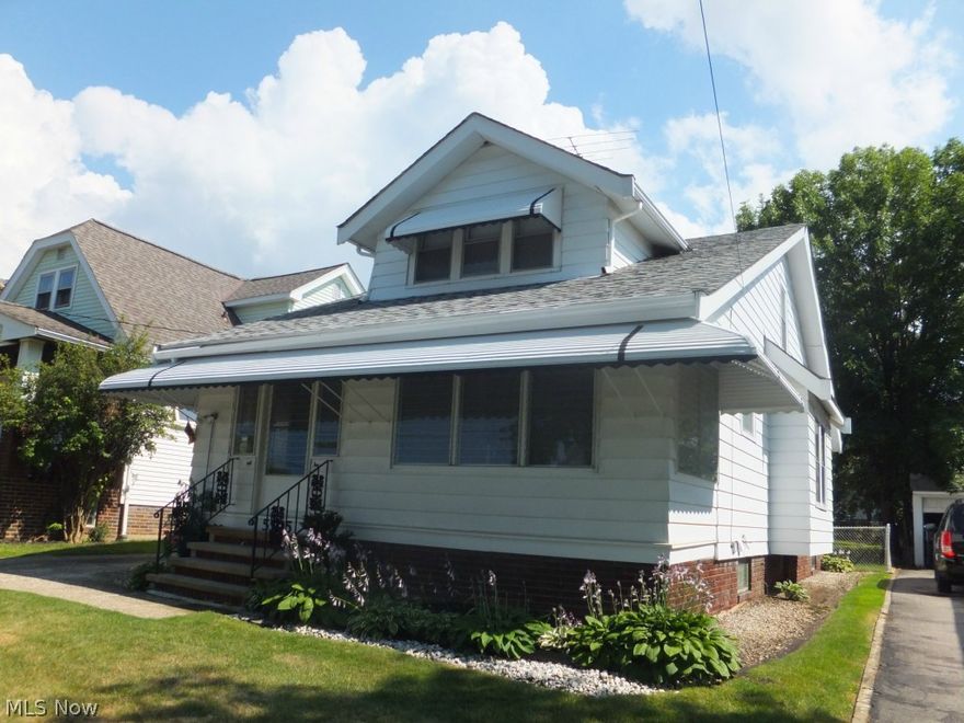 Clean and well kept western bungalow,4 bedrooms,enclosed front and back porches,furnace (2006),formal dining room w/corner cabinets,updated 100amp electric box,roof looks newer,fenced yard