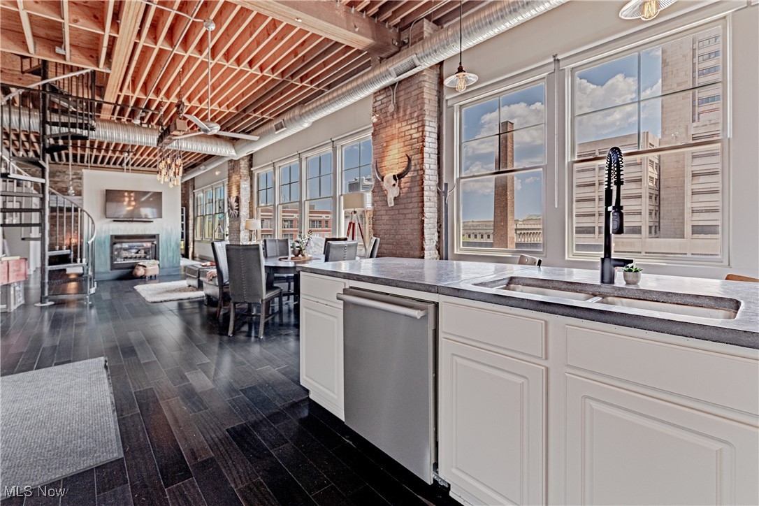 Erie Bldg Lofts Condo - Residential