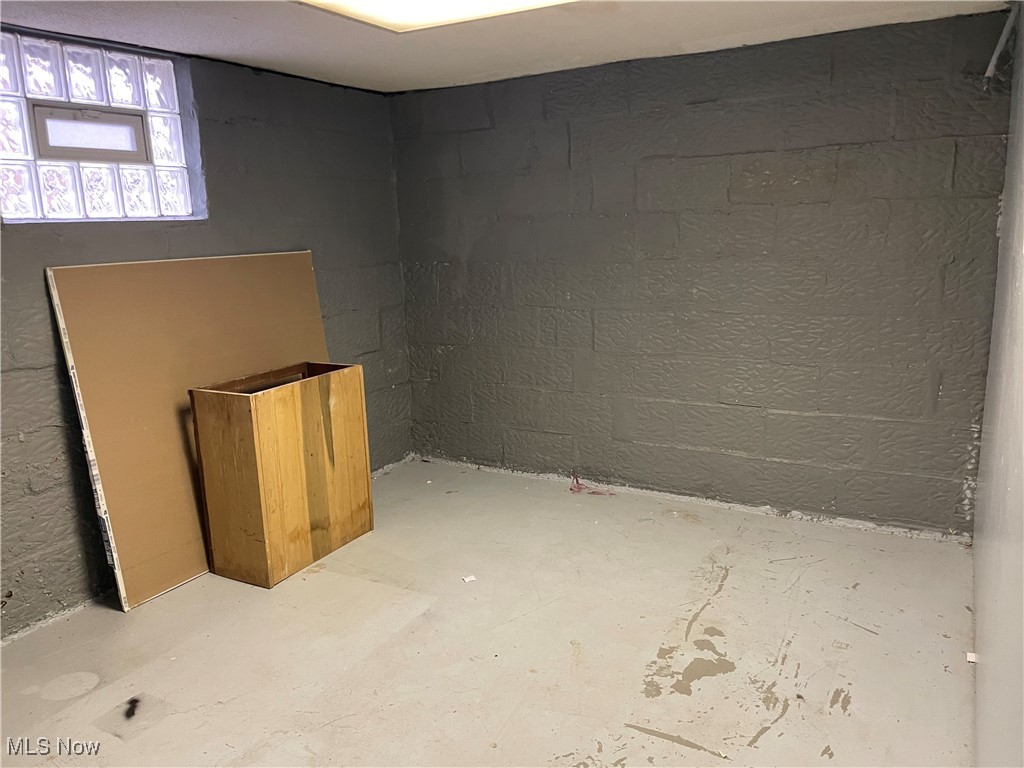 Akron, Ohio 44306, United States, 2 Bedrooms Bedrooms, ,1 BathroomBathrooms,Residential,Active,81755