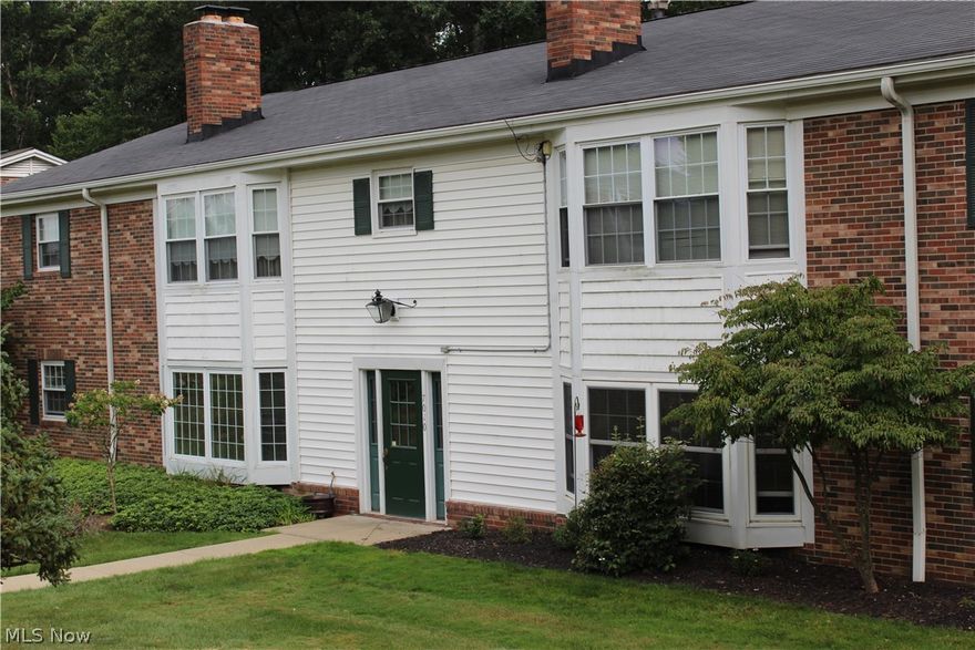 Brecksville Carriage Hill - Large One Bedroom Townhouse condo in quiet parklike setting.  Includes water, sewer, carport and use of built in pool.