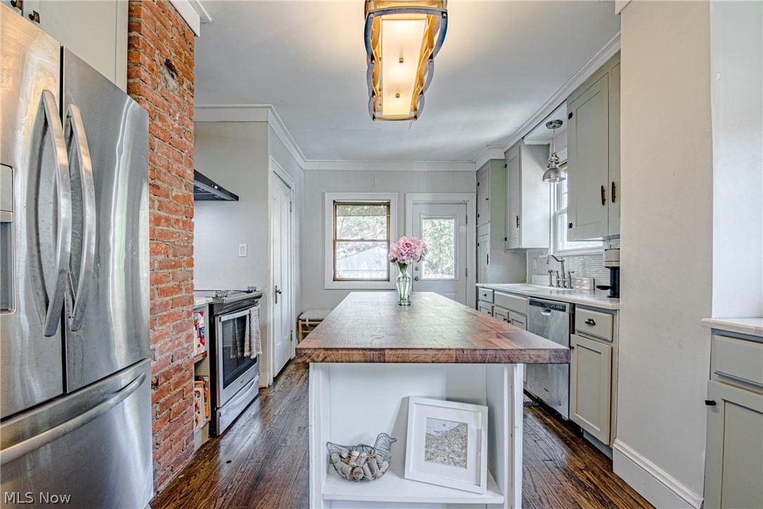 Frederick W Blatzs Pkwy Al - Residential