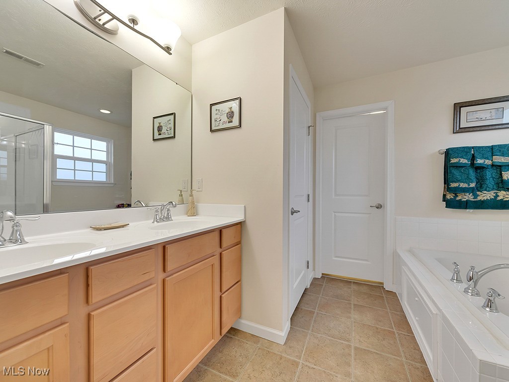 818 Hilliary Lane, Aurora, Ohio image 16