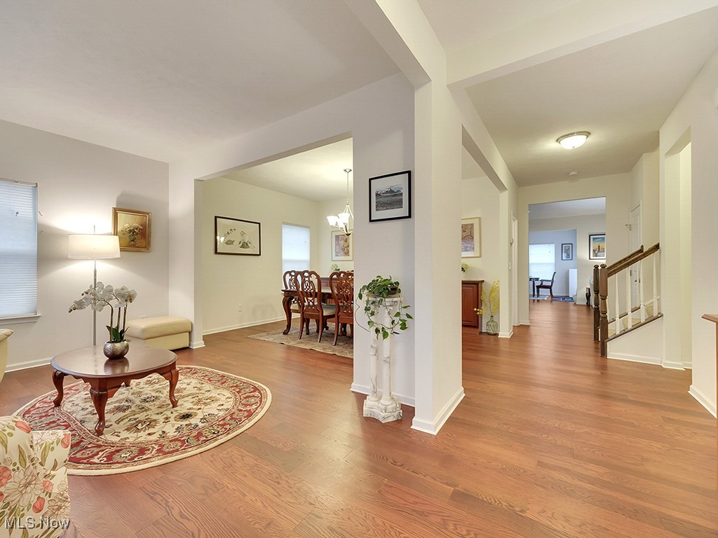 818 Hilliary Lane, Aurora, Ohio image 2