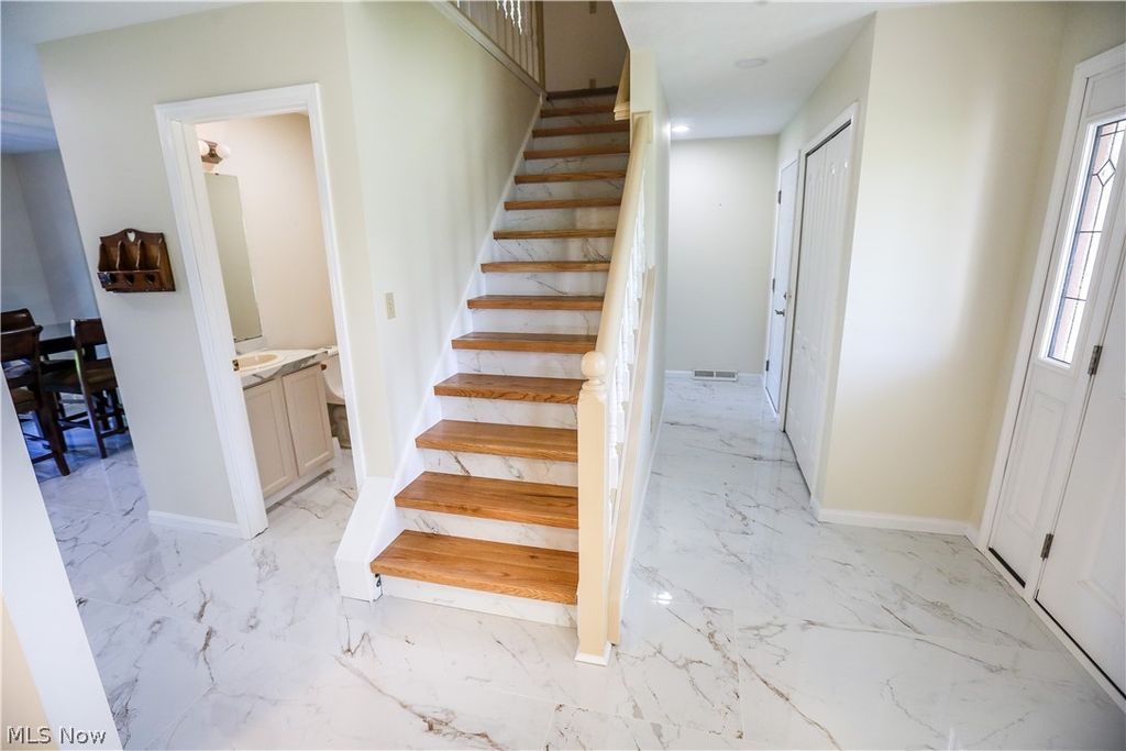 Photo of 4823 Elizabeth Lane, Brooklyn, OH 44144 (MLS # 5200973)