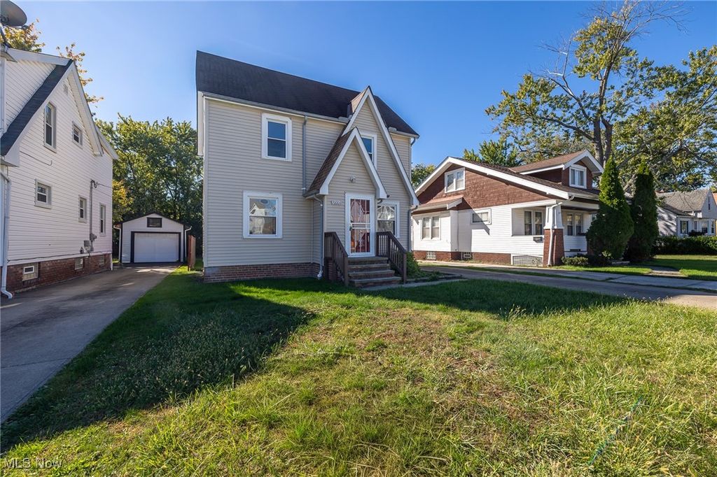 Photo of 20006 Mountville Drive, Maple Heights, OH 44137 (MLS # 5166156)