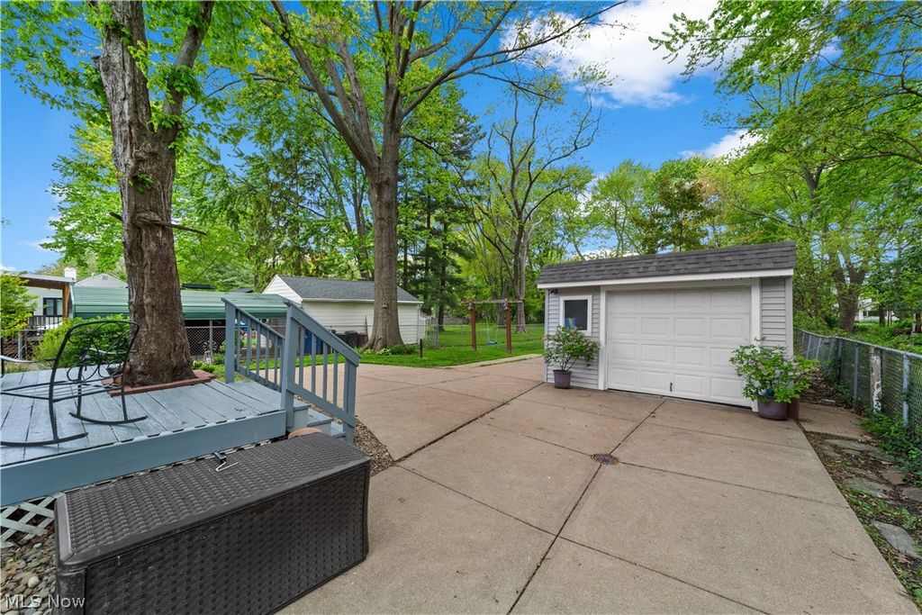 Photo of 27840 Lincoln Road, Bay Village, OH 44140 (MLS # 5208742)