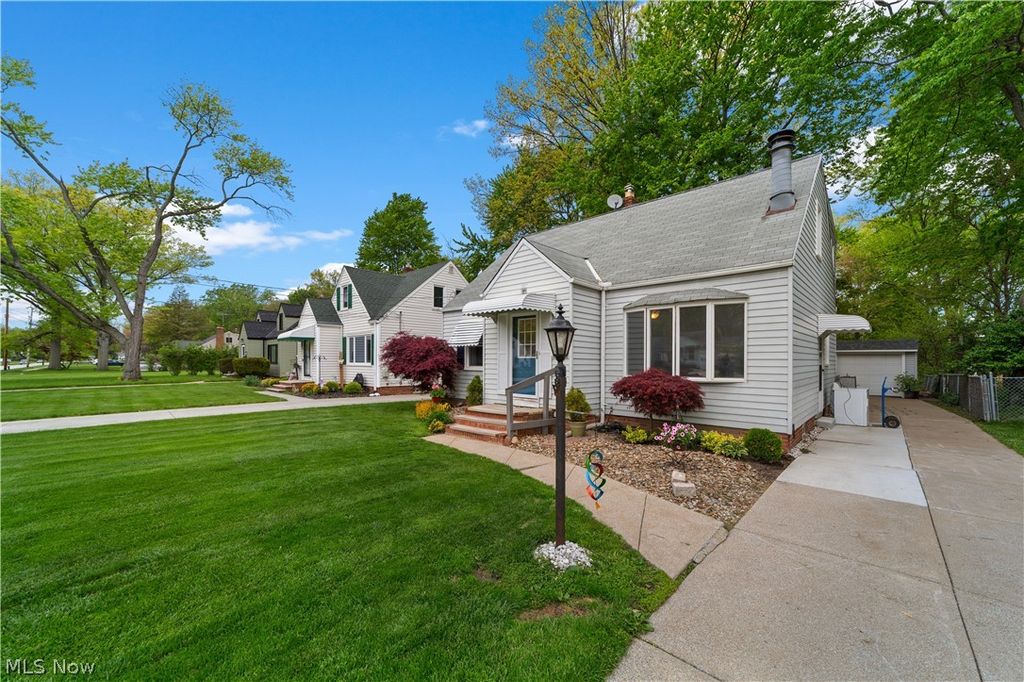 Photo of 27840 Lincoln Road, Bay Village, OH 44140 (MLS # 5208742)