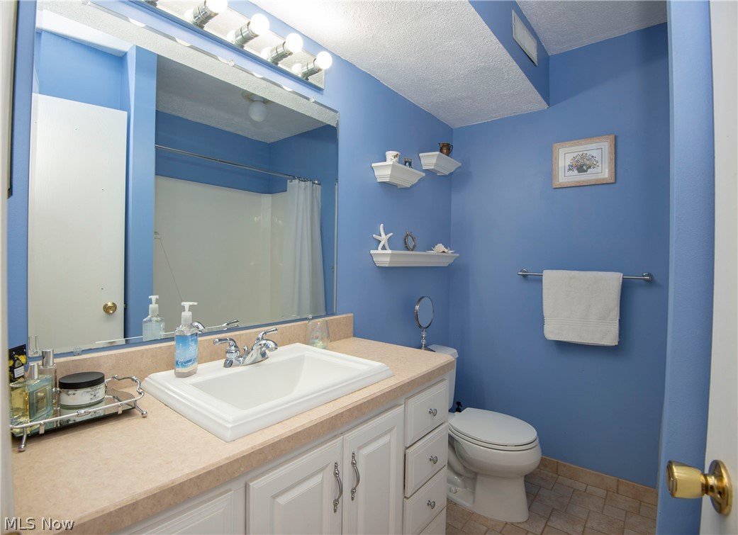 Trees Condo - Residential