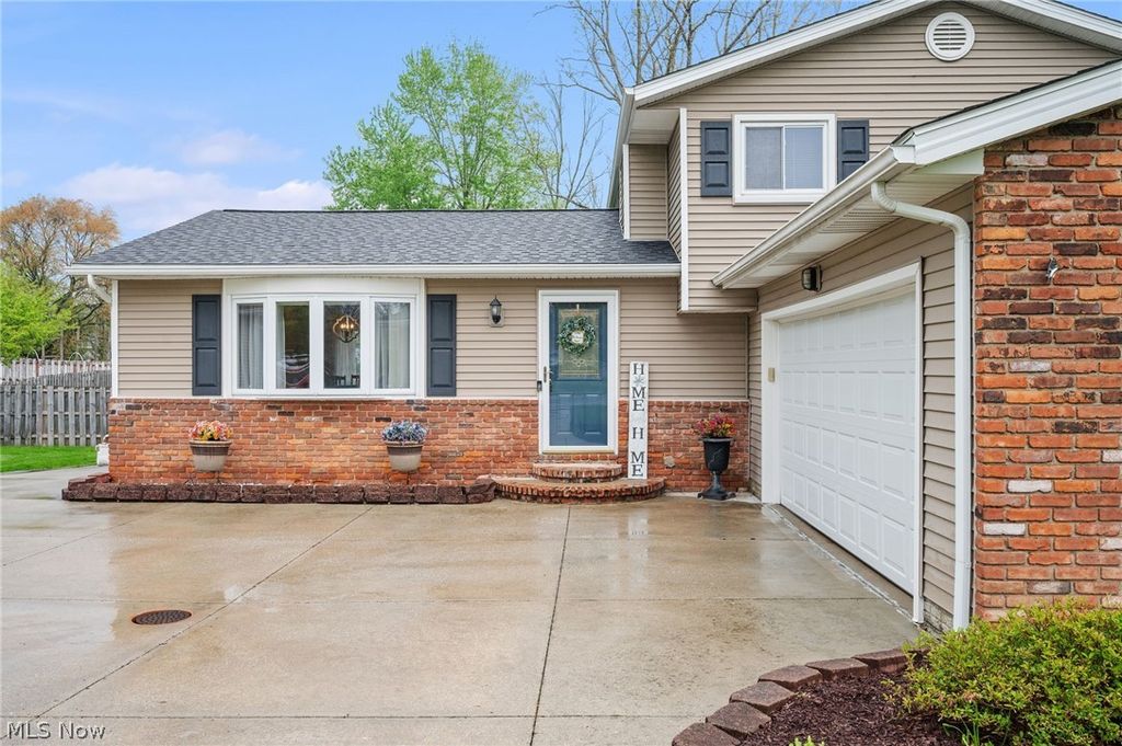 Photo of 12052 Wood Oval, North Royalton, OH 44133 (MLS # 5204598)