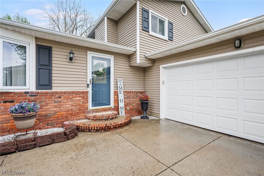 Photo of 12052 Wood Oval, North Royalton, OH 44133 (MLS # 5204598)