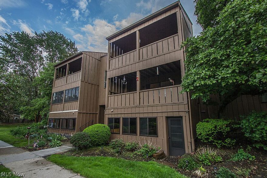 Great Condo - Large Ranch Style Unit. Two bedroom one and one half bath condo is freshly painted. Neutral carpeting and newly installed laminate wood floors in kitchen, foyer, laundry and one bath. Ready to move in. Has been very well cared for and maintained. Large porch faces north. Very convenient location to Lake, Parks, Pool, Restaurants & Shopping. A pleasure to show. Unit is located on top floor which is two floors up from main secured front entrance. Easy access to garage. Lovely landscaping in park like setting.