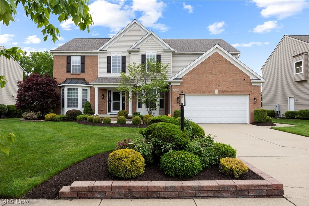 Photo of 27130 Lynde Drive, Olmsted Township, OH 44138 (MLS # 5226430)