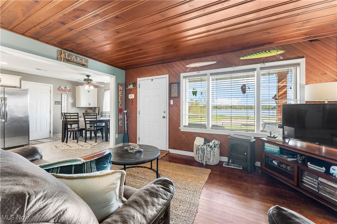 2400 Lakeside Drive, Lakemore, Ohio image 12