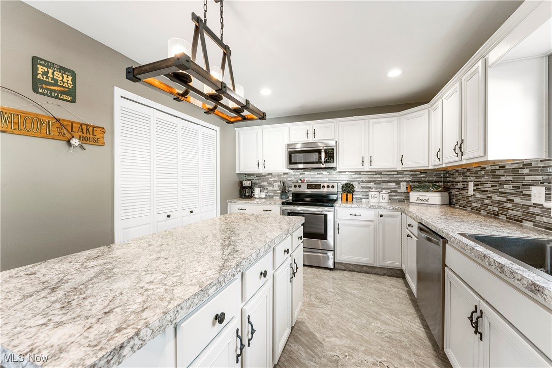 2400 Lakeside Drive, Lakemore, Ohio image 17