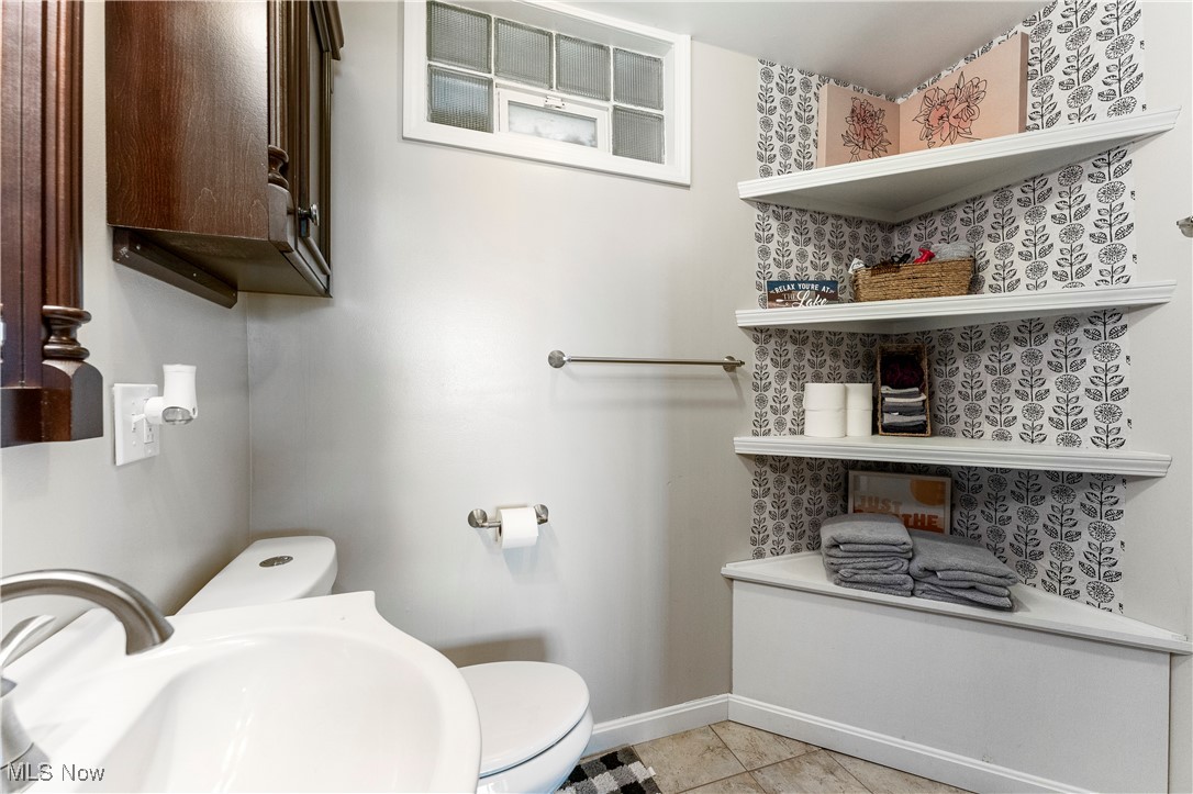 2400 Lakeside Drive, Lakemore, Ohio image 30
