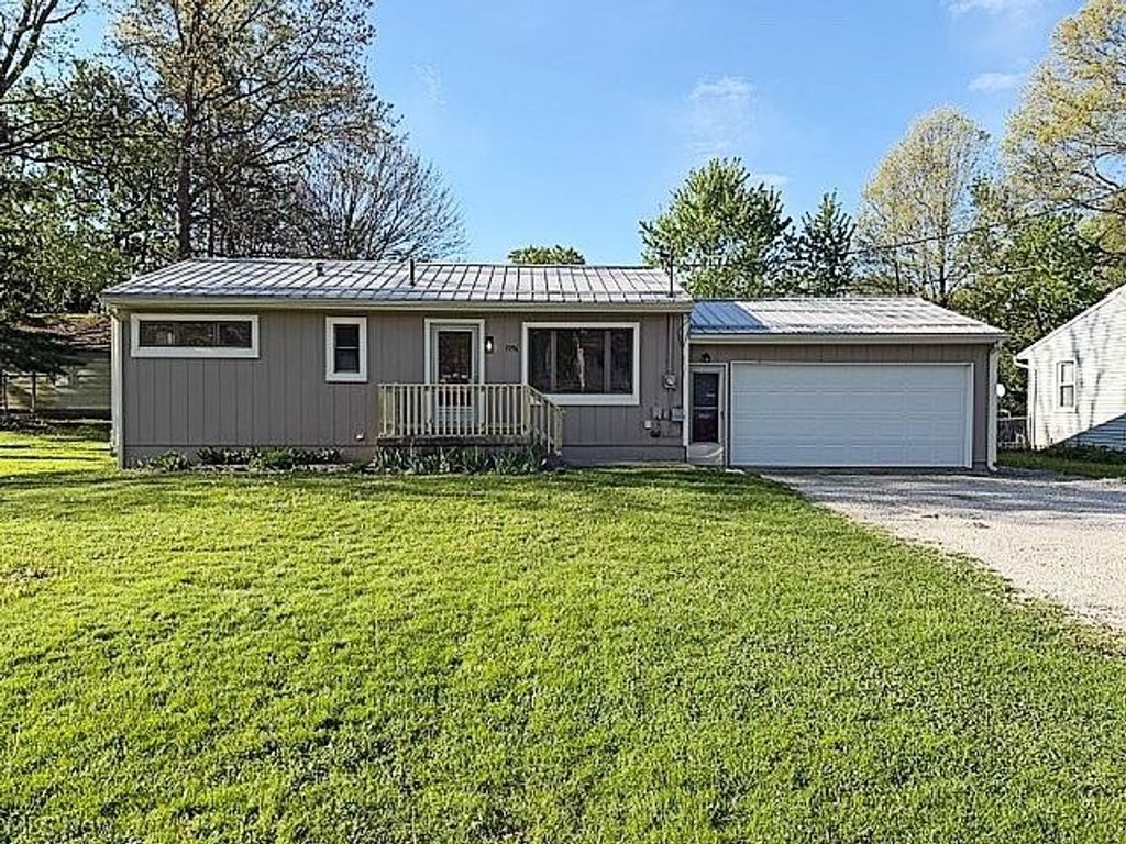 Photo of 1996 Berger Avenue, Stow, OH 44224 (MLS # 5204985)